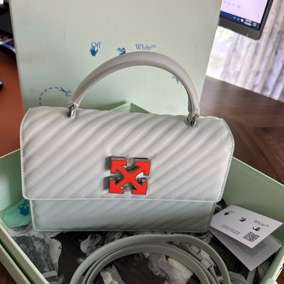 BRAND NEW Off-White Jitney 1.4' Purse Handbag Tote Calfskin Quilted Off White - Picture 3 of 9